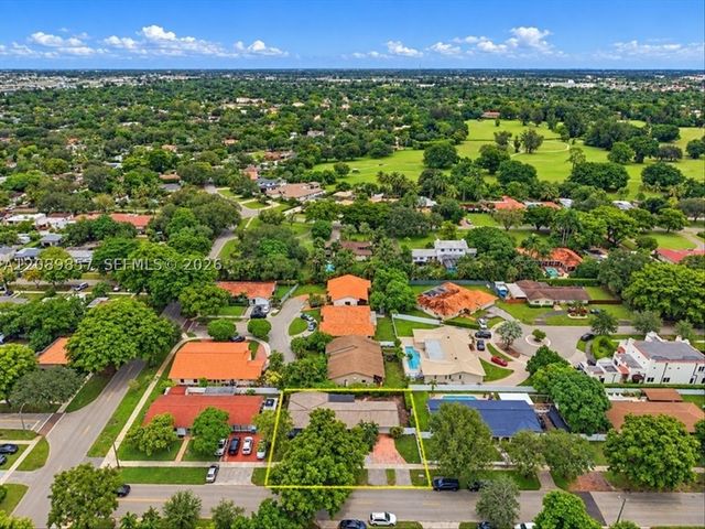 6121 NW 40th St, Virginia Gardens, FL 33166