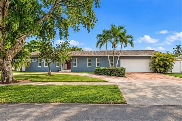 6121 NW 40th St, Virginia Gardens, FL 33166
