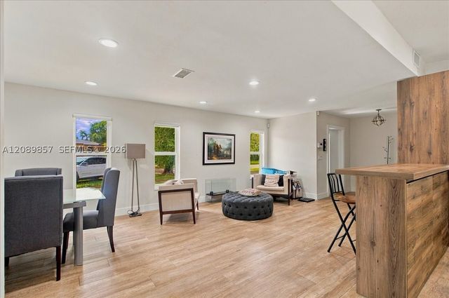 6121 NW 40th St, Virginia Gardens, FL 33166