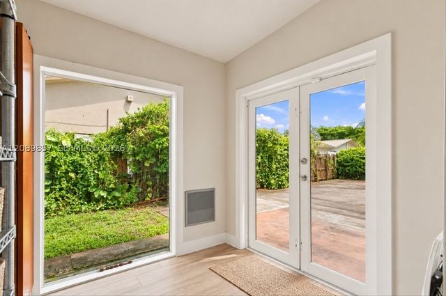 6121 NW 40th St, Virginia Gardens, FL 33166