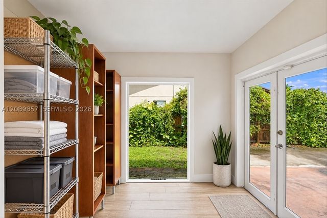 6121 NW 40th St, Virginia Gardens, FL 33166