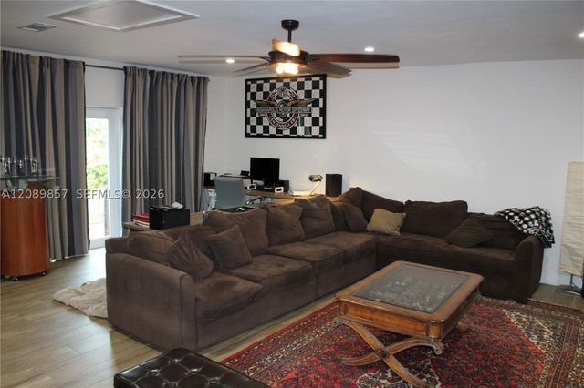 6121 NW 40th St, Virginia Gardens, FL 33166