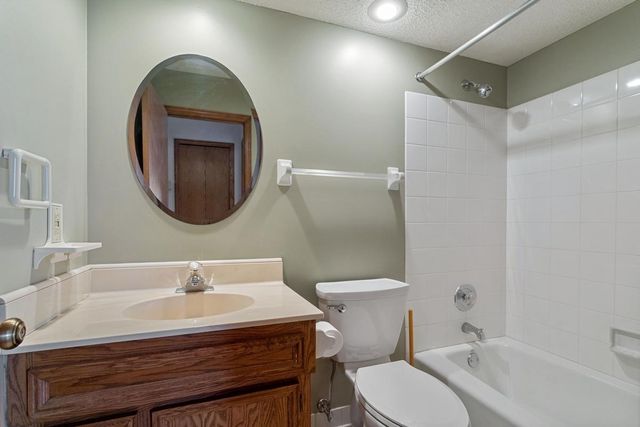 2720 Lake Court Drive 103, New Brighton, MN 55112