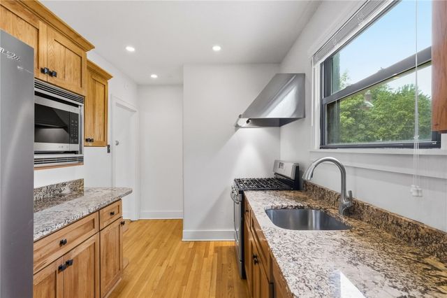 207 Altoona Pl, Mt Lebanon, PA 15228