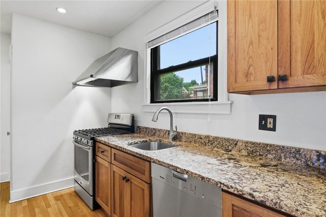 207 Altoona Pl, Mt Lebanon, PA 15228