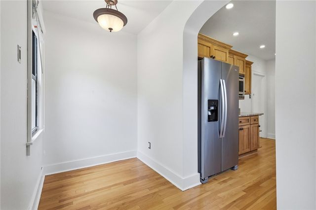 207 Altoona Pl, Mt Lebanon, PA 15228