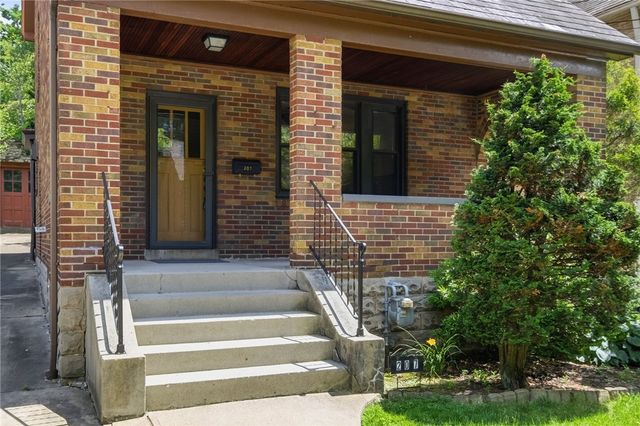 207 Altoona Pl, Mt Lebanon, PA 15228