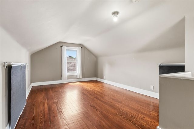 207 Altoona Pl, Mt Lebanon, PA 15228
