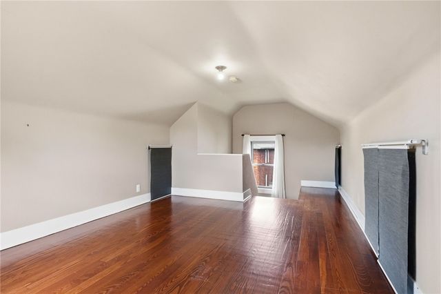 207 Altoona Pl, Mt Lebanon, PA 15228