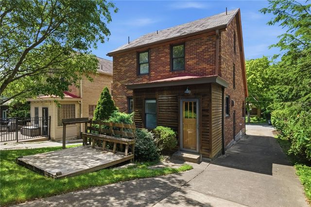 207 Altoona Pl, Mt Lebanon, PA 15228