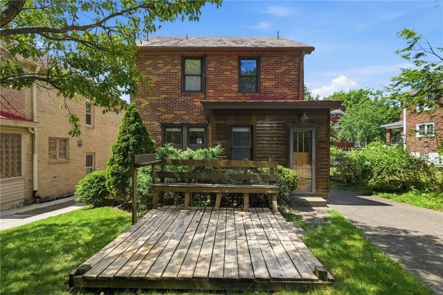 207 Altoona Pl, Mt Lebanon, PA 15228