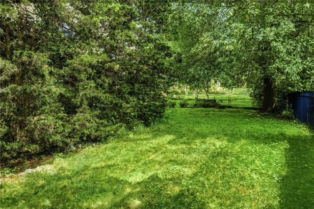 207 Altoona Pl, Mt Lebanon, PA 15228