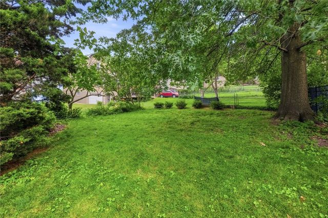 207 Altoona Pl, Mt Lebanon, PA 15228