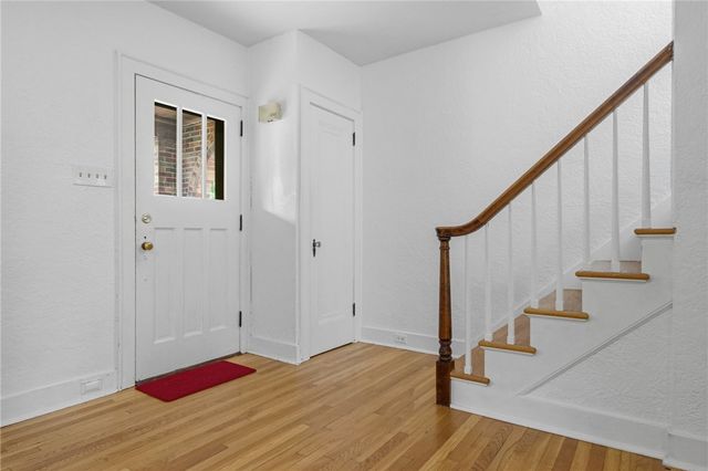 207 Altoona Pl, Mt Lebanon, PA 15228