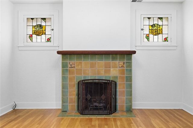 207 Altoona Pl, Mt Lebanon, PA 15228
