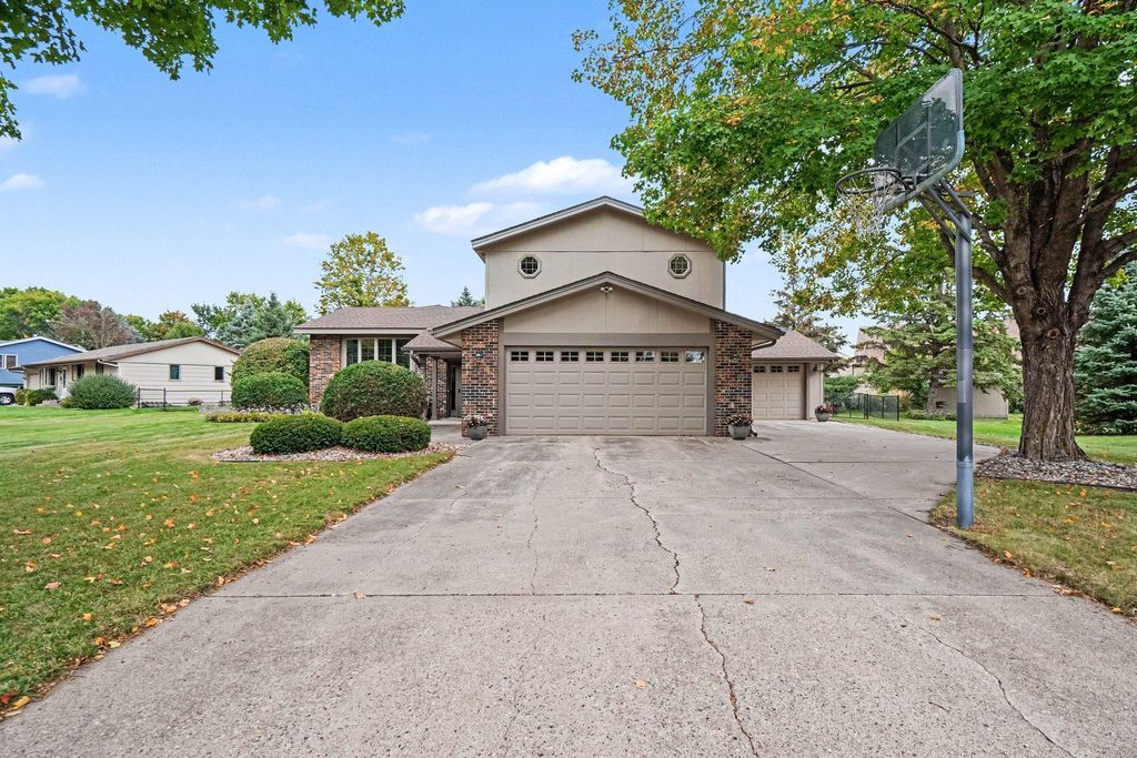 712 Highland Drive, New Prague, MN 56071 — exterior
