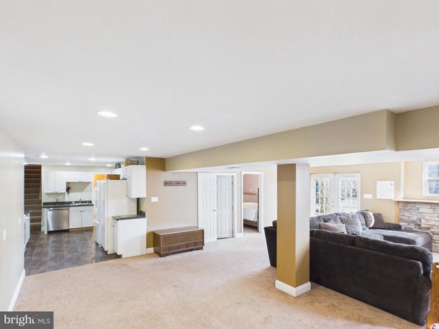 153 PRUNE LN, Martinsburg, WV 25403