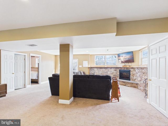 153 PRUNE LN, Martinsburg, WV 25403