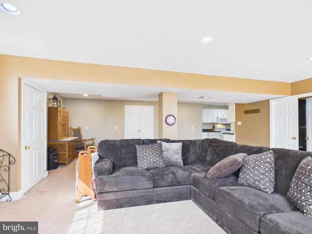 153 PRUNE LN, Martinsburg, WV 25403