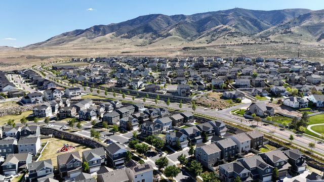 2966 S WILLOW DR, Saratoga Springs, UT 84045
