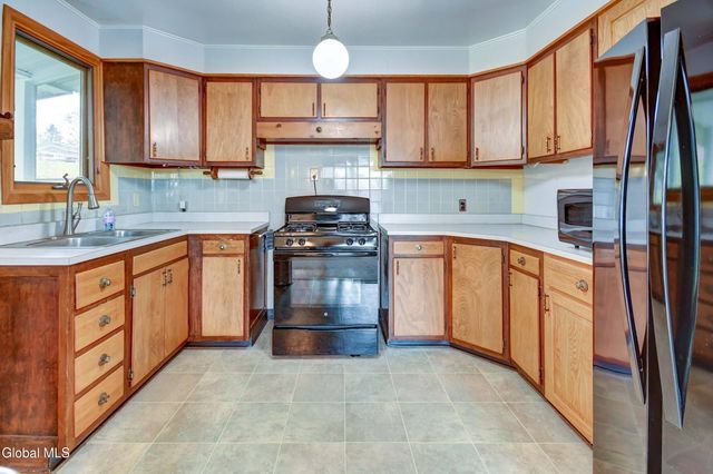 15 Ridge Road, Canajoharie, NY 13317