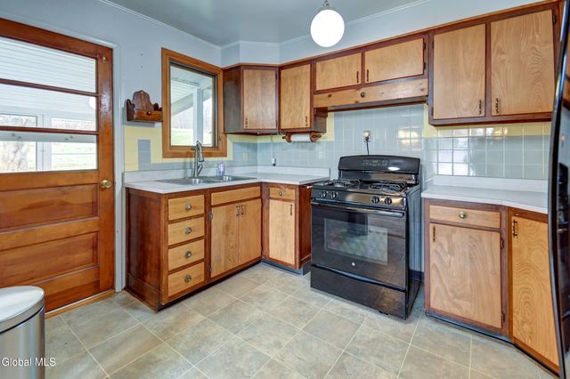 15 Ridge Road, Canajoharie, NY 13317