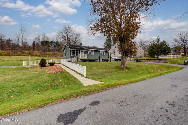 15 Ridge Road, Canajoharie, NY 13317