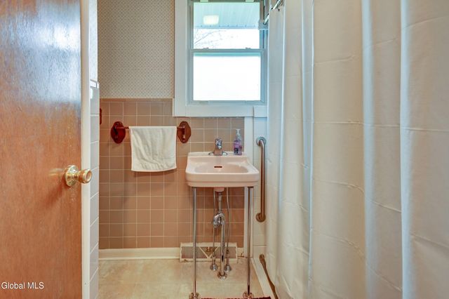 15 Ridge Road, Canajoharie, NY 13317