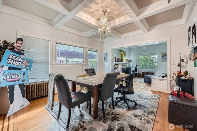 5224 12th Avenue NE, Seattle, WA 98105