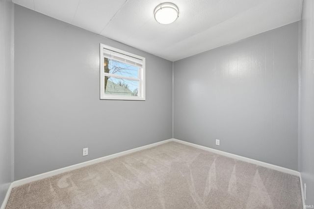 9109 W Sutherland Avenue, Yorktown, IN 47396