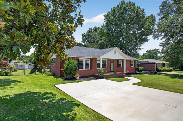 113 Greenfield Avenue, Pendleton, SC 29670