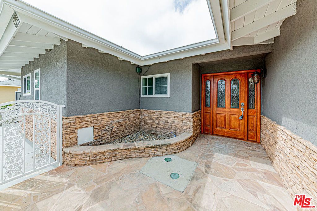 Image 2 of property listing at 6291 San Ramon Way, Buena Park, CA 90620