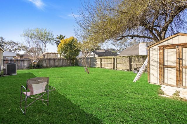 1209 Wildwood Drive, Deer Park, TX 77536