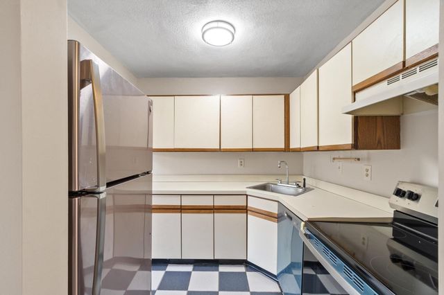1409 Commonwealth Avenue 502, Boston, MA 02135