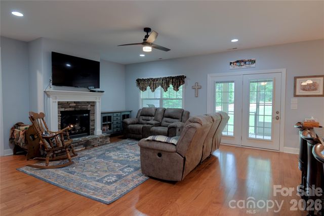 4660 Gold Finch Drive, Denver, NC 28037