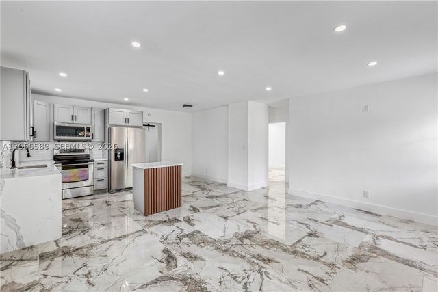 809 SW 17th St 1, Fort Lauderdale, FL 33315