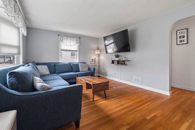 92 Laurie Ave, Boston, MA 02132