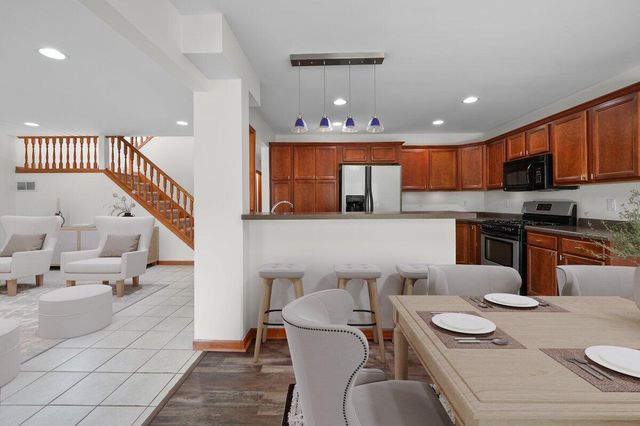 900 Brookfield Drive, Chesterton, IN 46304