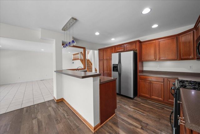 900 Brookfield Drive, Chesterton, IN 46304