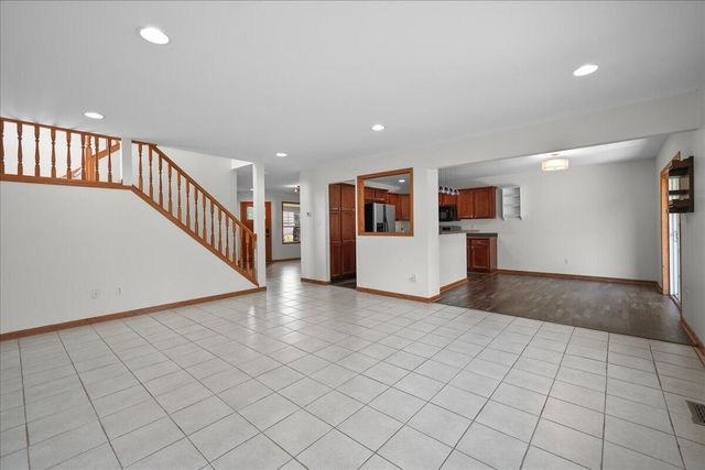 900 Brookfield Drive, Chesterton, IN 46304