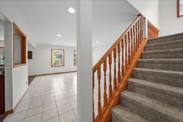 900 Brookfield Drive, Chesterton, IN 46304