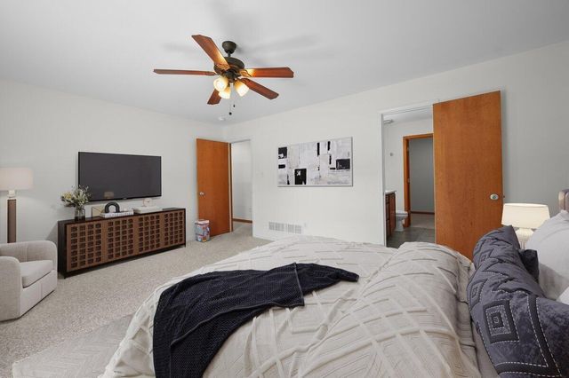 900 Brookfield Drive, Chesterton, IN 46304