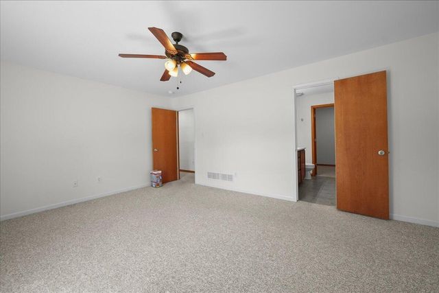 900 Brookfield Drive, Chesterton, IN 46304