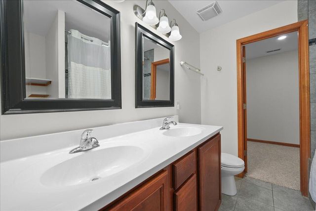 900 Brookfield Drive, Chesterton, IN 46304