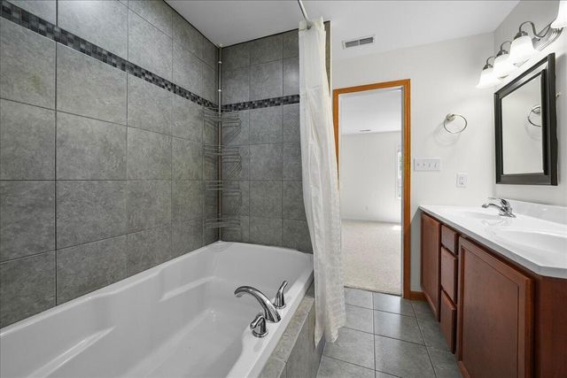 900 Brookfield Drive, Chesterton, IN 46304