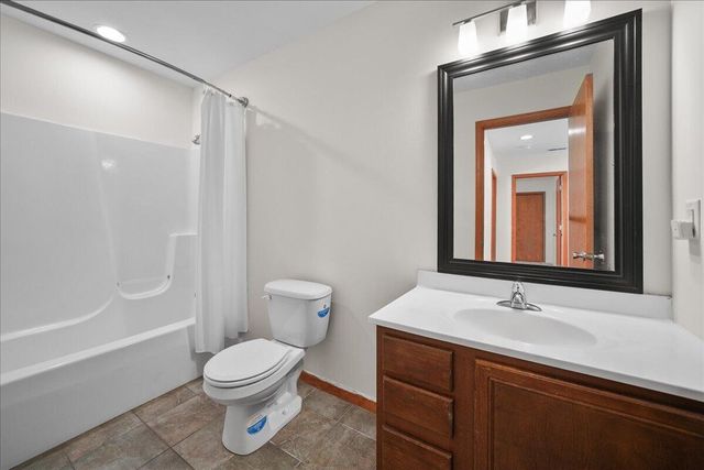 900 Brookfield Drive, Chesterton, IN 46304
