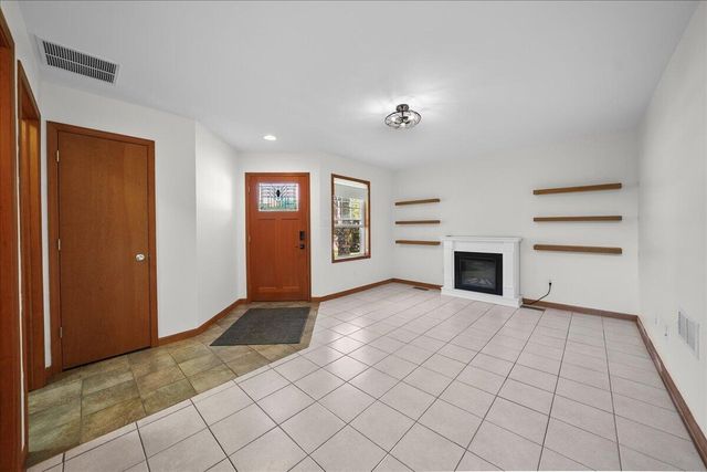 900 Brookfield Drive, Chesterton, IN 46304