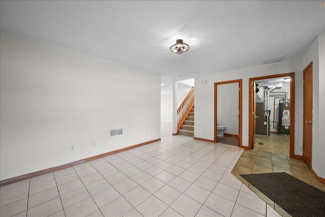 900 Brookfield Drive, Chesterton, IN 46304