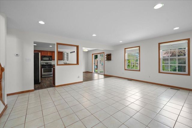 900 Brookfield Drive, Chesterton, IN 46304