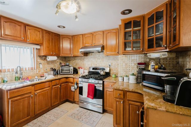 90-62 202nd Street, Hollis, NY 11423